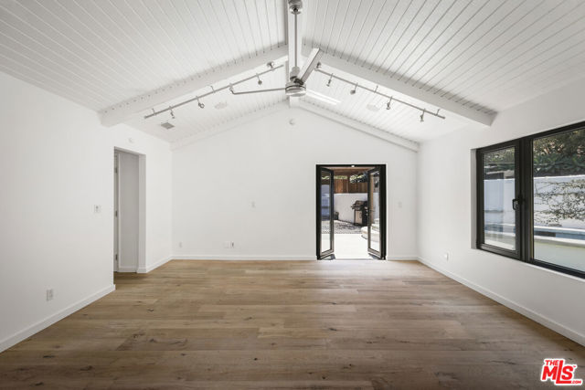 2425 Rinconia Drive, Los Angeles CA: https://media.crmls.org/mediaz/ab7a89f9-2f2b-4658-a1a6-01b9f4dfe107.jpg