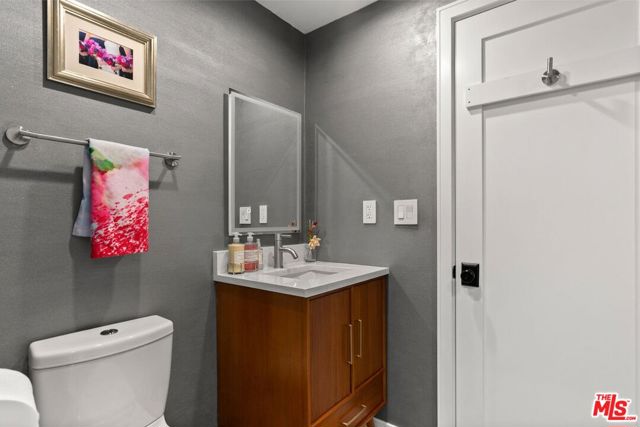 3134 Granville Avenue, Los Angeles CA: https://media.crmls.org/mediaz/ab7a9a82-b6d1-4a18-bd69-459e6c93cf6e.jpg