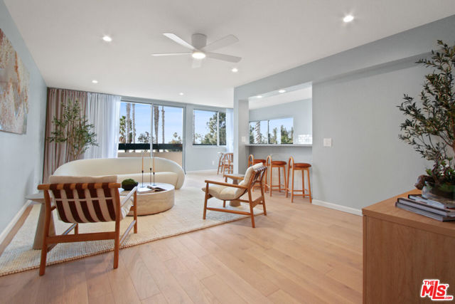 2221 Ocean Avenue, Santa Monica CA: https://media.crmls.org/mediaz/ab7b0f5e-7d52-4545-aa67-5ba28b2e913f.jpg