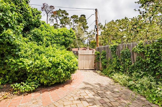 0 8th Ave & Forest Rd, Carmel CA: https://media.crmls.org/mediaz/ab7b264a-856d-4ff1-a59e-74198aaf6a0b.jpg