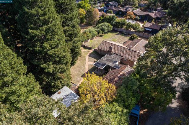 2339 Tice Valley Blvd, Walnut Creek CA: https://media.crmls.org/mediaz/ab7c016a-2b43-4267-b250-06d5c819960b.jpg