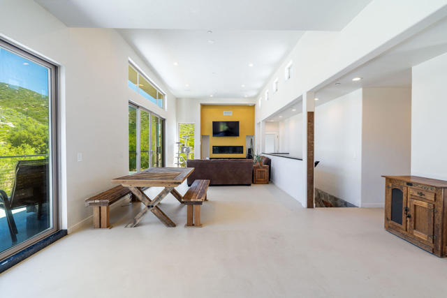 28990 Bonita Vista Road, Mountain Center CA: https://media.crmls.org/mediaz/ab7c0f27-714d-4186-9864-f823b719657b.jpg