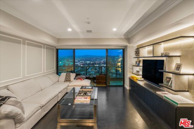 10490 Wilshire Boulevard, Los Angeles CA: https://media.crmls.org/mediaz/ab7cbd5d-8b07-4aba-8a5d-d041918cc64d.jpg