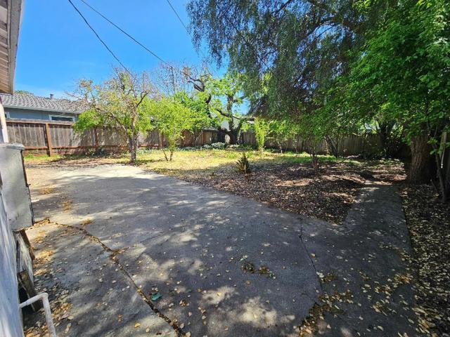 3234 Hoover Street, Redwood City CA: https://media.crmls.org/mediaz/ab7d059a-3872-4e3b-bf21-4b42ccea622f.jpg