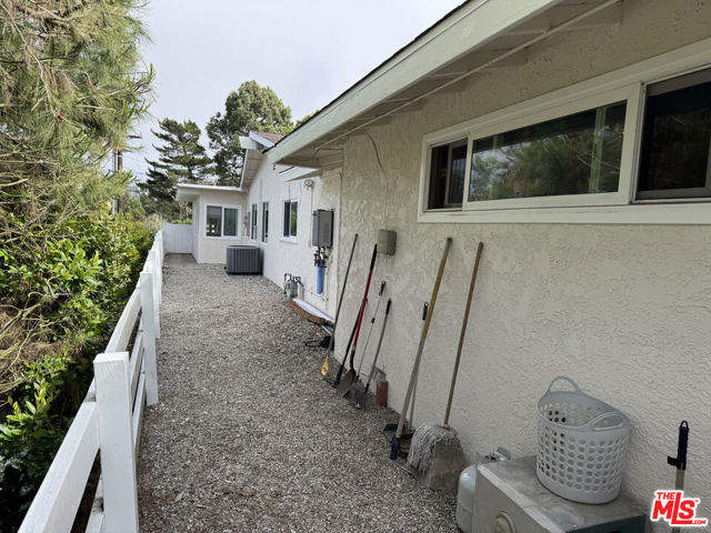6111 Monero Drive, Rancho Palos Verdes CA: https://media.crmls.org/mediaz/ab7d5ca1-88d7-42c9-8171-d6e68fdd00c4.jpg