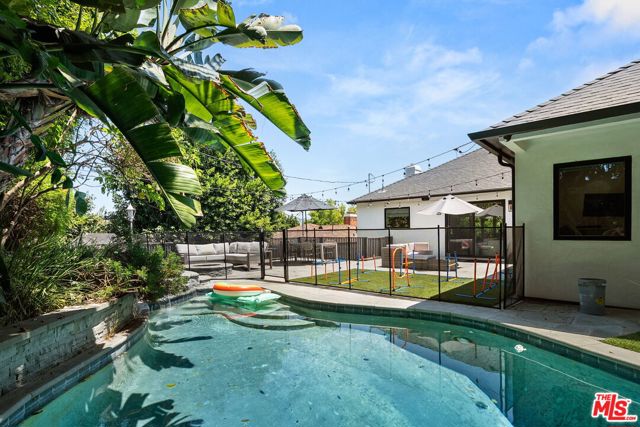 1839 Preuss Road, Los Angeles CA: https://media.crmls.org/mediaz/ab7d7472-f875-4271-81ee-5d2b0b9baa59.jpg