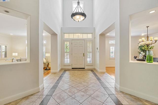 135 Cara Ct, Walnut Creek CA: https://media.crmls.org/mediaz/ab7d9aed-ce20-4bb8-a23a-2b501f63bda1.jpg