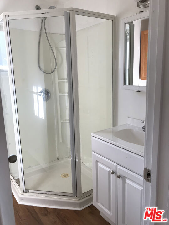1060 E 6th Street, Long Beach CA: https://media.crmls.org/mediaz/ab7e565c-1b2f-42e1-abbf-b1f2bf597c3d.jpg