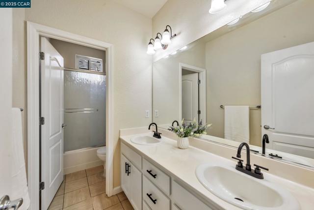 237 Dutra Vernaci Dr, Union City CA: https://media.crmls.org/mediaz/ab7e96a8-0320-4234-ad5f-d748f7c5e44a.jpg