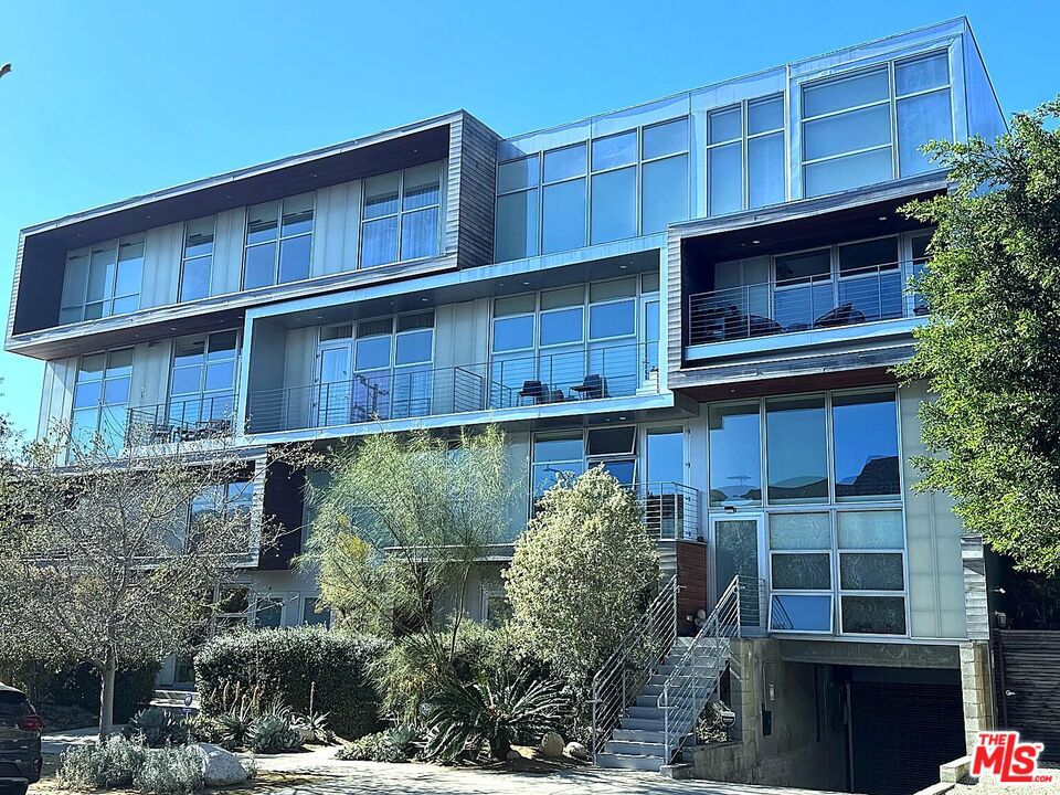 611 N Bronson Avenue #10