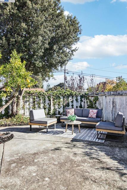 35593 Cleremont Dr, Newark CA: https://media.crmls.org/mediaz/ab80c1c7-59f5-400d-8b6a-364b53c1c320.jpg