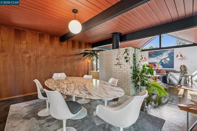232 Clyde Dr, Walnut Creek CA: https://media.crmls.org/mediaz/ab8191a4-58f0-4358-8ba0-059b4f3e2186.jpg