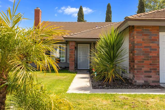 Detail Gallery Image 2 of 31 For 4413 Point Degada, Oceanside,  CA 92058 - 4 Beds | 2 Baths