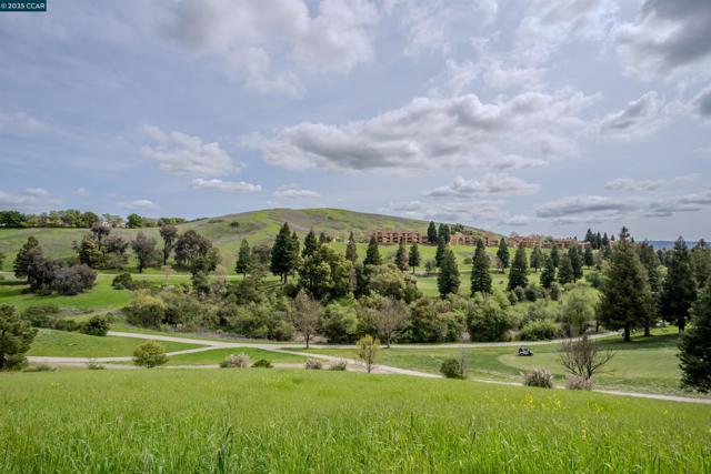 772 Lakemont Pl, San Ramon CA: https://media.crmls.org/mediaz/ab820439-b045-4de4-8b62-0bcae9e7927f.jpg