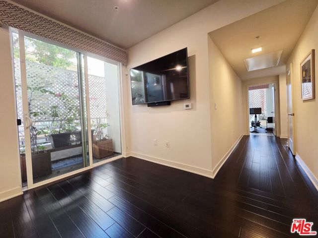 436 S Virgil Avenue, Los Angeles CA: https://media.crmls.org/mediaz/ab825e22-32c7-4a44-a0ce-688d09aa448d.jpg
