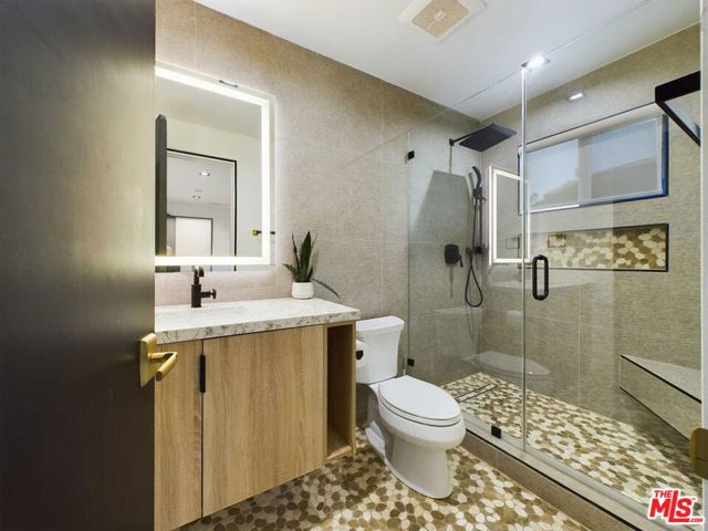 5109 Longridge Avenue, Sherman Oaks CA: https://media.crmls.org/mediaz/ab831461-67ae-4798-87b7-776b31e85728.jpg