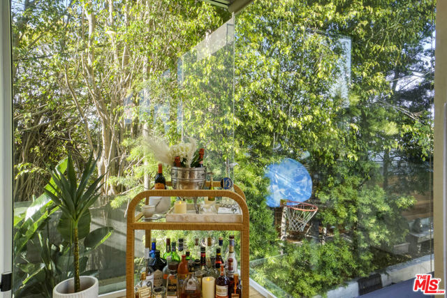 657 Mildred Avenue, Venice CA: https://media.crmls.org/mediaz/ab831a64-0971-4581-a6ca-cdac1af19838.jpg