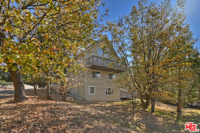 28665 Zion Drive, Lake Arrowhead CA: https://media.crmls.org/mediaz/ab83869d-7209-46fd-b7a1-dd751ae80f20.jpg