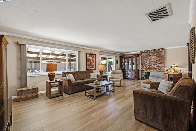 2611 Quail Ct., Union City CA: https://media.crmls.org/mediaz/ab83efb2-3182-4abe-a29d-6c4227de427b.jpg