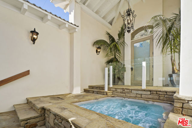 26908 Malibu Cove Colony Drive, Malibu CA: https://media.crmls.org/mediaz/ab84ae74-ffe9-4613-950e-71ec8d8ce891.jpg