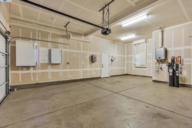 665 River Bend Dr, Lathrop CA: https://media.crmls.org/mediaz/ab84cc2f-f939-4894-9d1b-8615dc5e5216.jpg