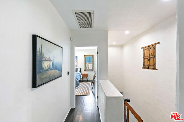331 S Medio Drive, Los Angeles CA: https://media.crmls.org/mediaz/ab854c7e-04be-4201-9600-eaedd350a361.jpg