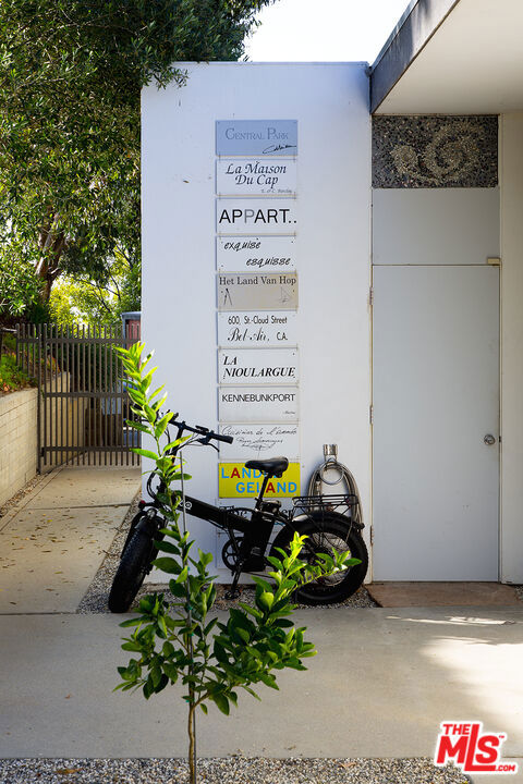 1531 N Tigertail Road, Los Angeles CA: https://media.crmls.org/mediaz/ab8572b4-0775-4ca7-b512-52932ace9866.jpg