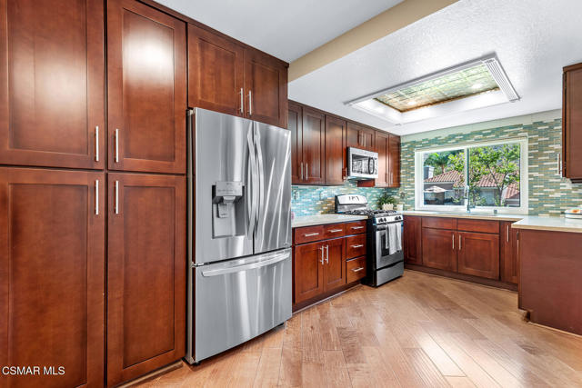 6208 Corte Antigua, Camarillo CA: https://media.crmls.org/mediaz/ab858a74-b841-4957-bea6-88ab0c7b4a1e.jpg