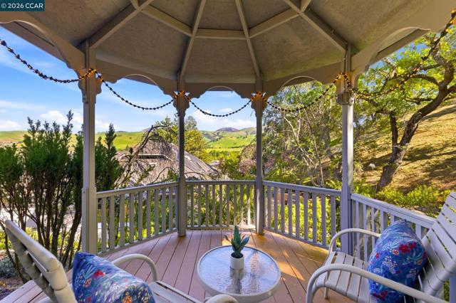 Image 42 of 50 For 725 Castle Rock Rd