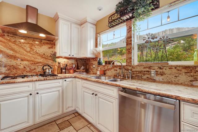 12108 12110 Lilac Heights Ct, Valley Center CA: https://media.crmls.org/mediaz/ab867fff-5355-4d22-822d-69af909edaeb.jpg