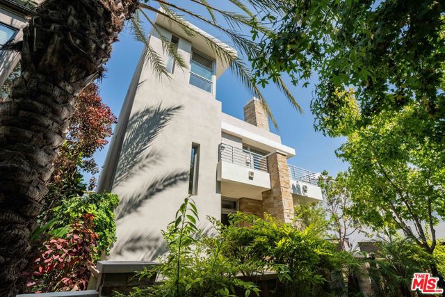 13042 W North Icon Circle, Playa Vista CA: https://media.crmls.org/mediaz/ab868f1f-fa2c-4771-8c7d-0ddd98295e3a.jpg