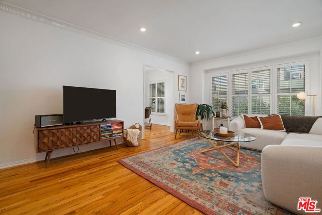 15040 DICKENS Street photo 8