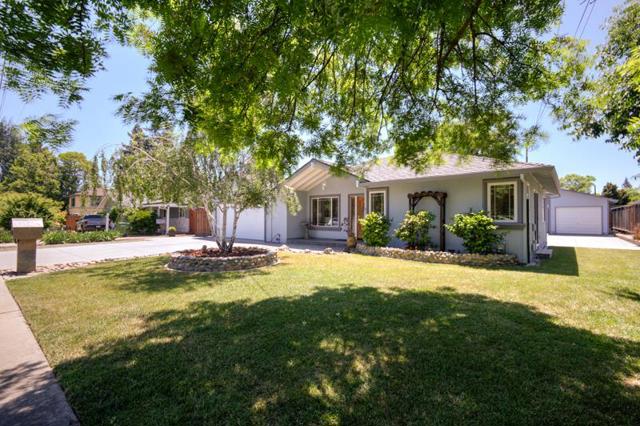 970 W Hedegard Avenue, Campbell CA: https://media.crmls.org/mediaz/ab87b18e-a3da-4618-b188-c046d6472bd8.jpg