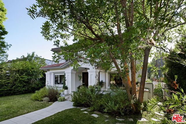 2027 Canyon Drive, Los Angeles CA: https://media.crmls.org/mediaz/ab87ef97-979a-4c99-bf0d-213a22ee0d6f.jpg