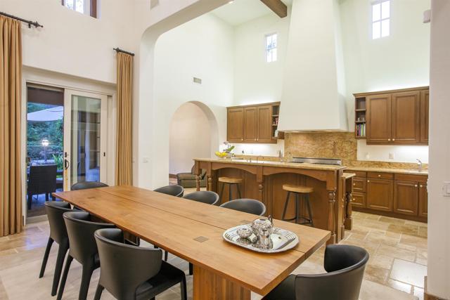 7031 Calle Portone, Rancho Santa Fe CA: https://media.crmls.org/mediaz/ab87fb09-81ec-410e-a3f2-e98c8c0a552d.jpg