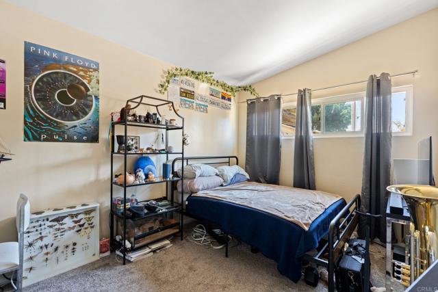 1565 Chestnut Avenue, Carlsbad CA: https://media.crmls.org/mediaz/ab887f3e-0c03-4dc3-bd28-a8a55f20c33c.jpg