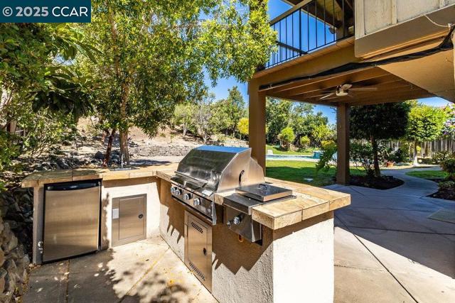 987 Morello Ave, Martinez CA: https://media.crmls.org/mediaz/ab88e63e-62bd-4e90-93e8-03ebee769805.jpg