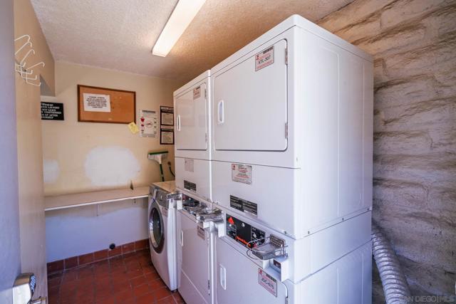 2544 Navarra Rd, Carlsbad CA: https://media.crmls.org/mediaz/ab899d18-a2c0-43a8-8f05-1c84d93a4e6a.jpg