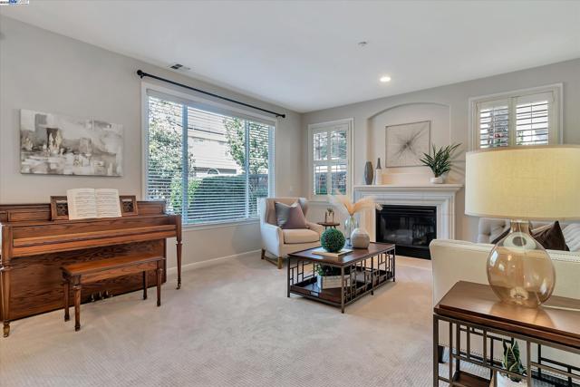 1517 Rampart Way, Brentwood CA: https://media.crmls.org/mediaz/ab8a2938-1214-4a60-96d1-d85480c276ff.jpg