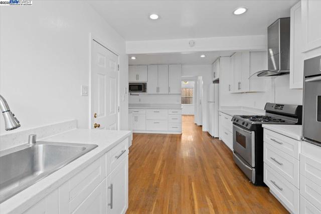 19650 San Miguel Ave, Castro Valley CA: https://media.crmls.org/mediaz/ab8a84c8-f7e0-4b43-98ec-ae324fd8fd18.jpg