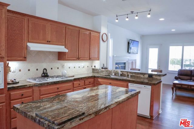 Image 11 of 36 For 5338 Via Dolores