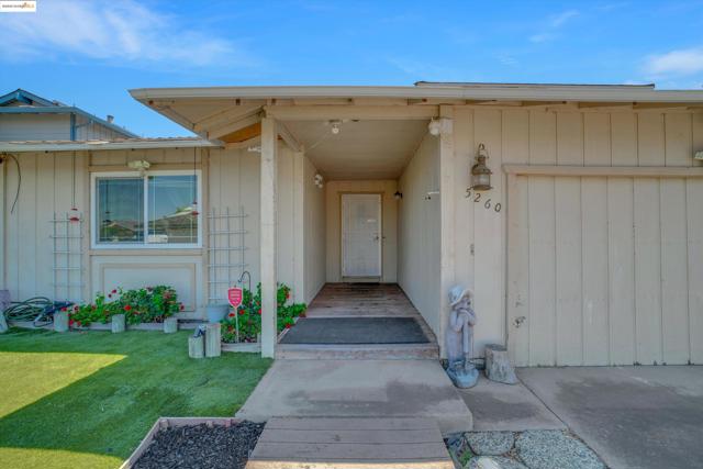 5260 Laguna Ct, Discovery Bay CA: https://media.crmls.org/mediaz/ab8ba370-8d42-420d-a073-ecadab197fb0.jpg