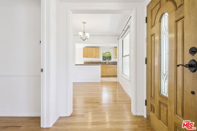 8150 Kenyon Avenue, Los Angeles CA: https://media.crmls.org/mediaz/ab8bd7c6-6573-4a63-a5df-0038ec98723d.jpg