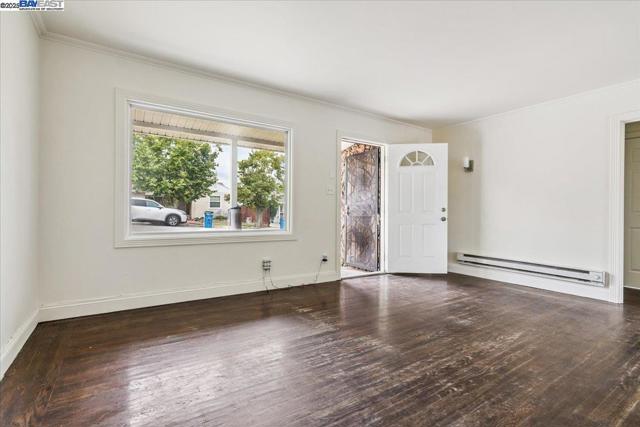 568 Jennings Ave, Vallejo CA: https://media.crmls.org/mediaz/ab8beb86-14c0-4a3f-8330-c3576eacd5ce.jpg