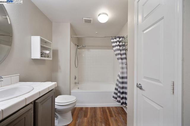 701 Gibson Dr, Roseville CA: https://media.crmls.org/mediaz/ab8c24dd-5f3d-4ae1-a5bf-90928eb21c38.jpg