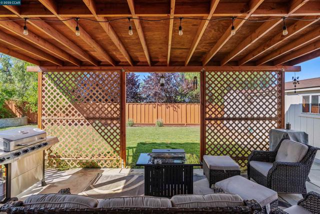 3826 Danbury Way, Fairfield CA: https://media.crmls.org/mediaz/ab8c3bf8-6399-4267-a67c-7ae9397b055c.jpg