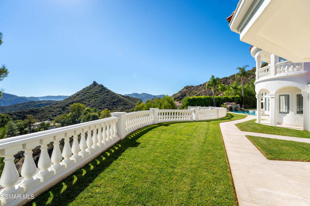 25665 Mulholland Highway, Calabasas CA: https://media.crmls.org/mediaz/ab8ccf01-e902-4cb5-8b3f-7cb994bc8f3b.jpg