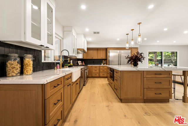 22824 Margarita Drive, Woodland Hills CA: https://media.crmls.org/mediaz/ab8d53b4-8e96-4946-bf3b-3d757962cfd9.jpg