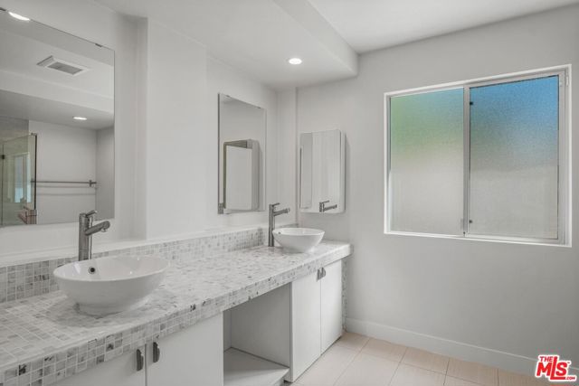 4207 Michelangelo Avenue, Woodland Hills CA: https://media.crmls.org/mediaz/ab8e6acf-06b6-4a1a-94f6-13576a613e83.jpg