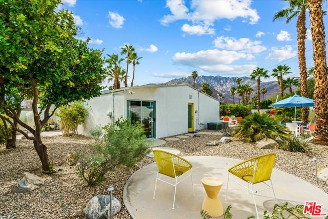 888 E Janet Circle, Palm Springs CA: https://media.crmls.org/mediaz/ab8e9ebe-d0fa-453c-92c1-7803eb19096a.jpg